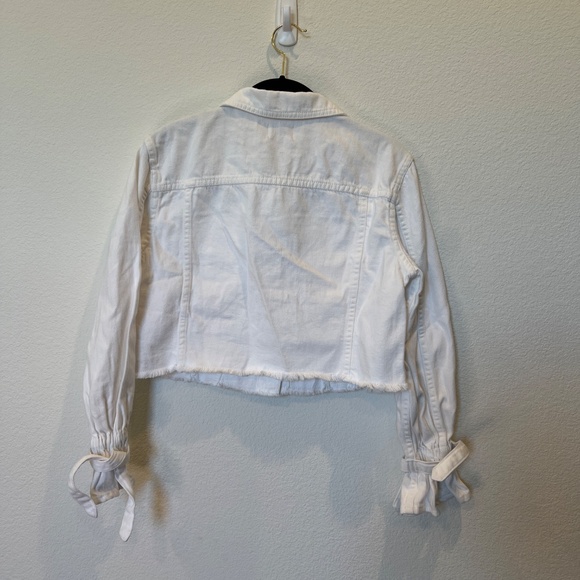 Alice+Olivia Cropped White Tie Sleeve Jean Jacket in Vintage Sugar Wash, XS NWT - Picture 6 of 9